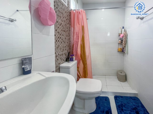 *****ทาวน์เฮ้าส์มือสองย่านกรุงเทพฯ ม.เดอะปาร์คแอท แฟชั่น รามอินทรา เนื้อที่กว้างขวาง 27.4 ตร.ว. ฟังก์ชัน 2 ห้องนอน 3 ห้องน้ำ แถมฟรี! 2 เครื่องปรับอากาศ 2 เครื่องทำน้ำอุ่น บนทำเลเชื่อมต่อถ.รามอินทรา ใกล้ทางด่วน "ทางด่วนรามอินทรา-อาจณรงค์" ในราคาสุดคุ้ม!